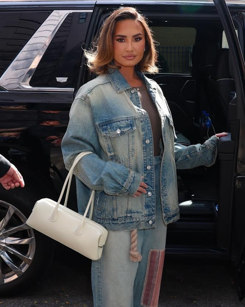 DEMI LOVATO / BOAT WIDE [CREAM]