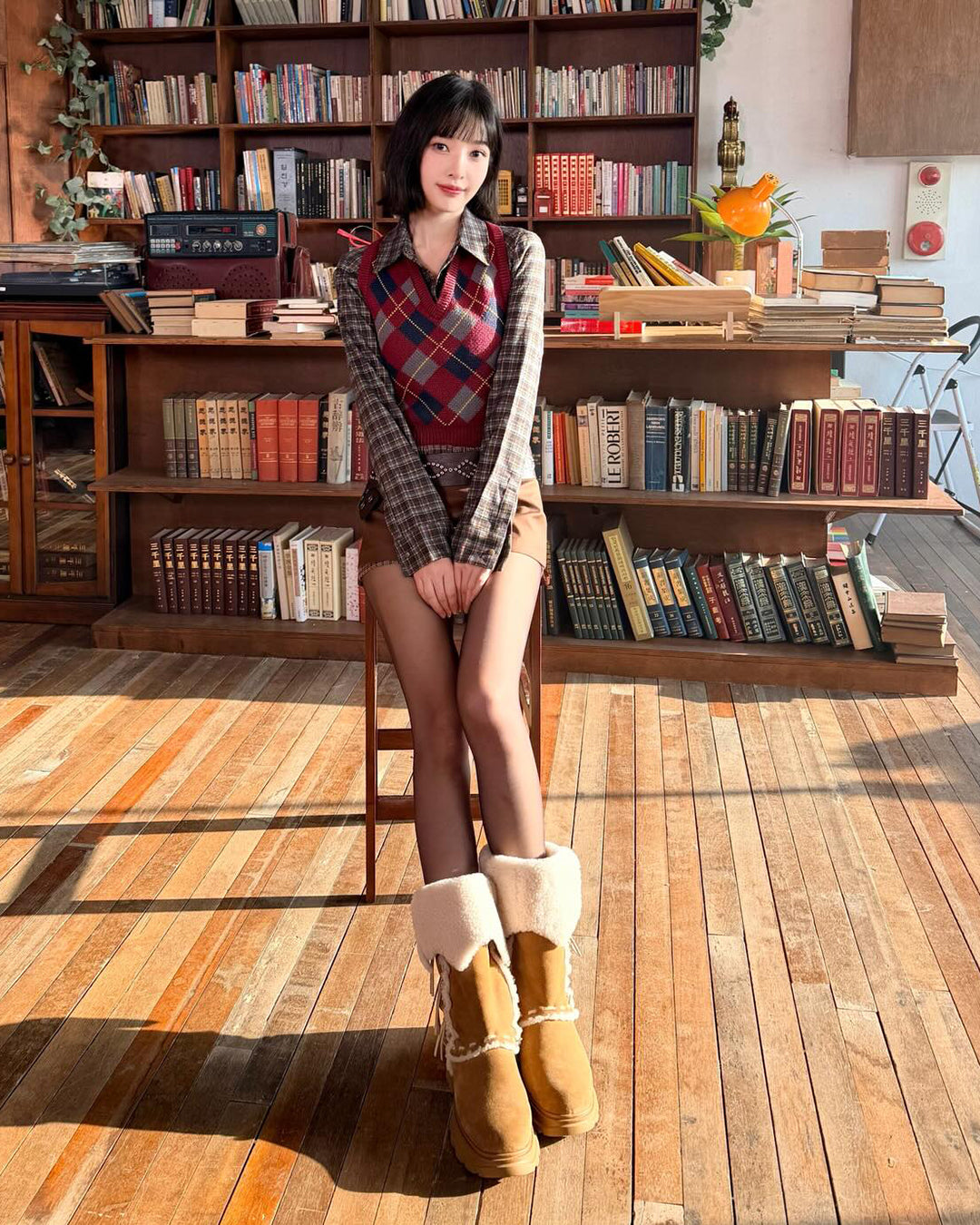 RED VELVET JOY / INNUIT BOOTS (2025) [SHEARING CAMEL]