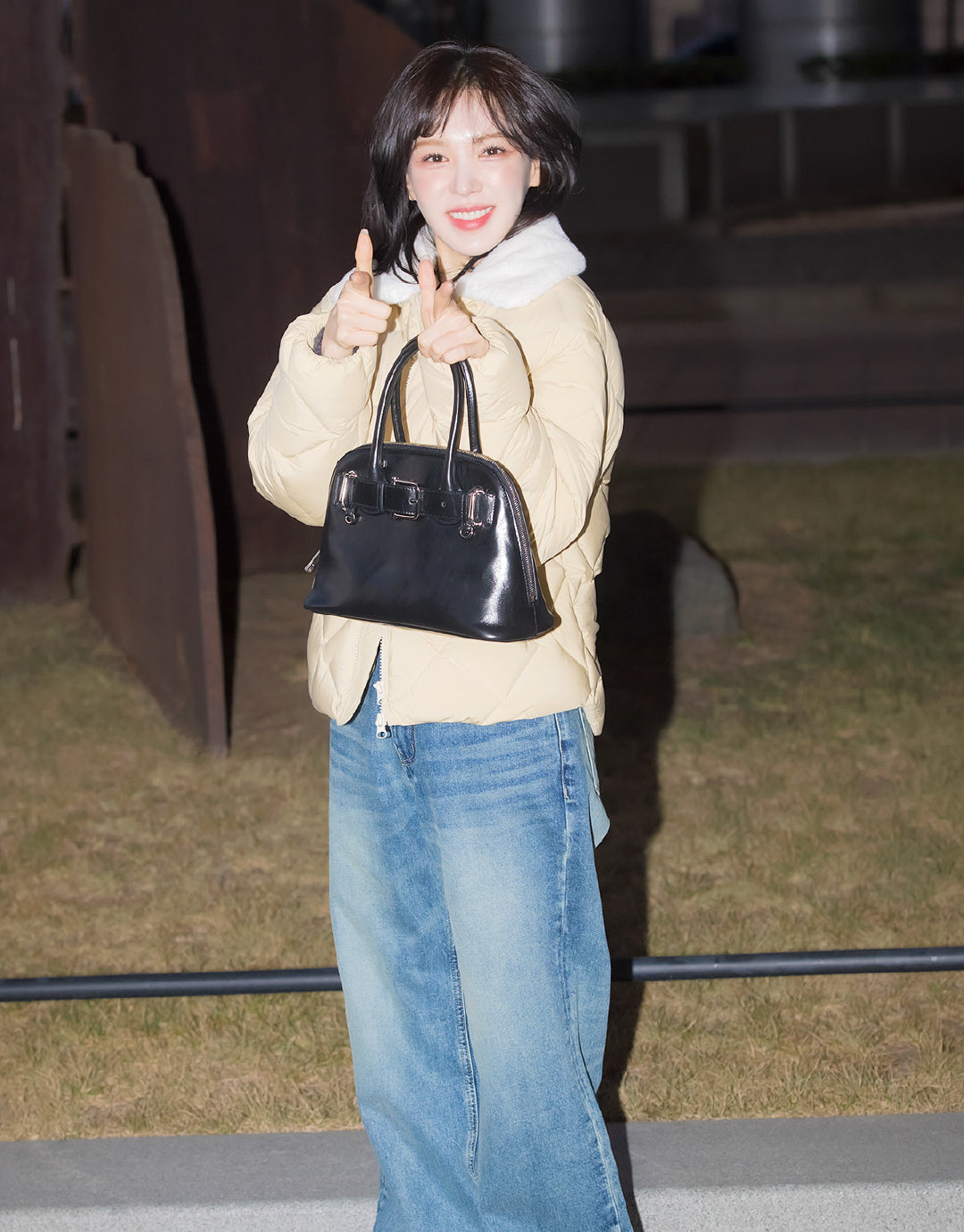 RED VELVET WENDY / ZIP BROCLE MID [STONE BLACK]